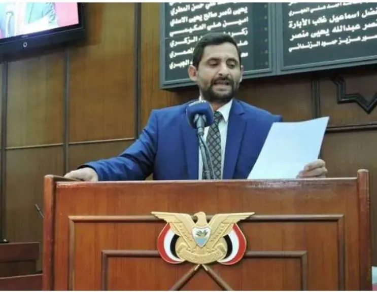 ”يكفي بيع الوهم!” – نائب حوثي ينتقد جماعته: ركّزوا على الخبز قبل السكك الحديدية!